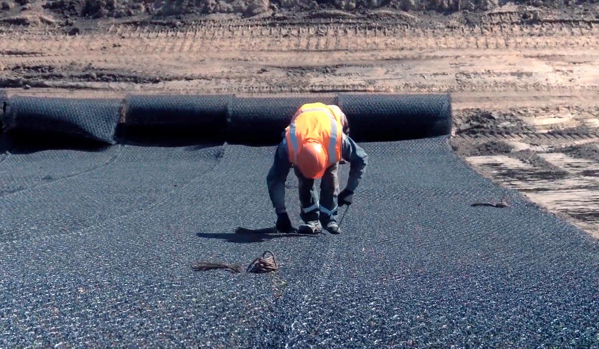 Укладка противоэрозионного геомата